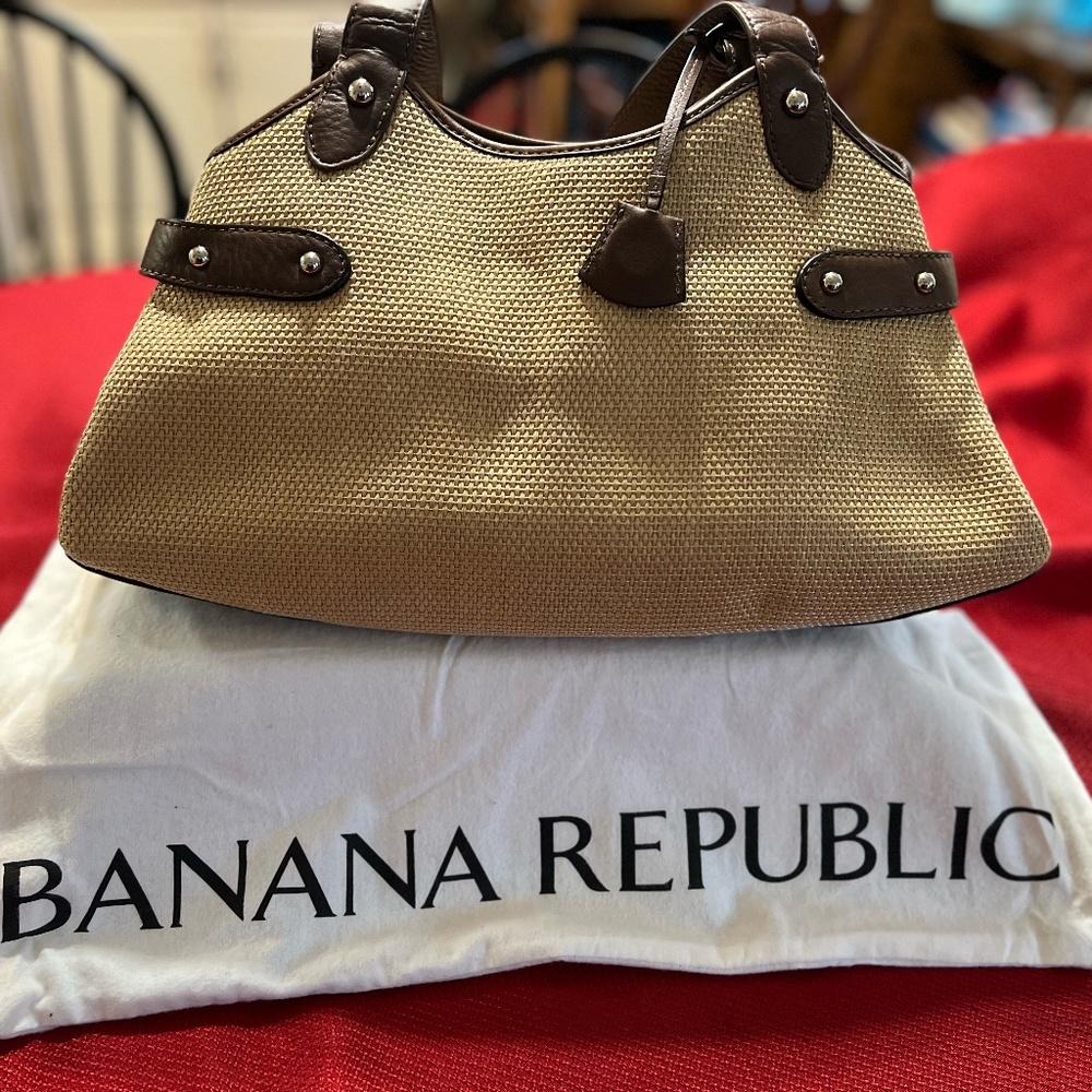 Banana Republic Purse w/ dust bag